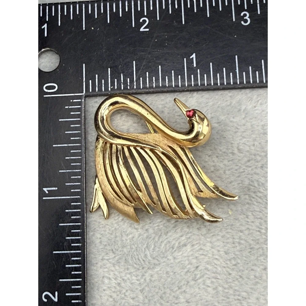 Vintage Trifari‎ Brooch Gold Tone Swan